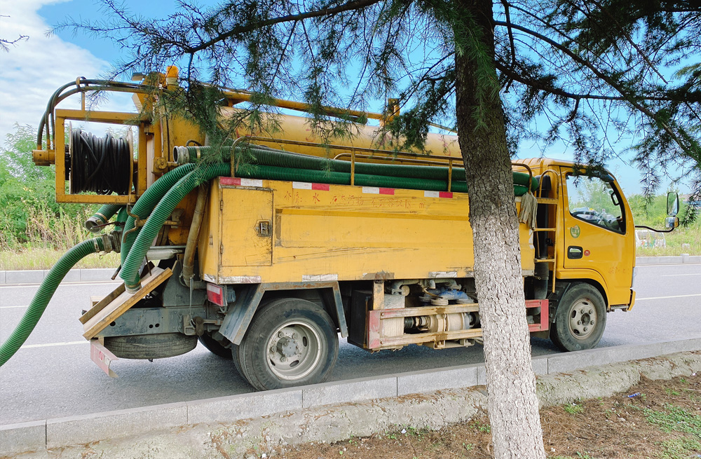 283燕子矶村清洗抽粪车